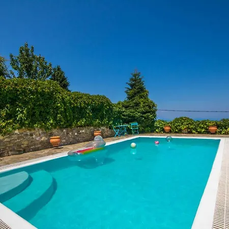 아파트 Elegant By The Pool At